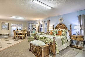 Studio w/ Pool & Gas Grill < 1 Mi to River