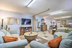 Studio w/ Pool & Gas Grill < 1 Mi to River