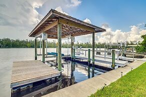 Riverfront Homosassa Retreat w/ Kayak & Boat Dock!