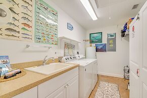 Riverfront Homosassa Retreat w/ Kayak & Boat Dock!