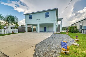 Riverfront Homosassa Retreat w/ Kayak & Boat Dock!