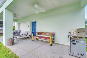 Riverfront Homosassa Retreat w/ Kayak & Boat Dock!