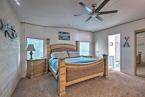 Boat Dock & Porch: Riverfront Retreat in Homosassa