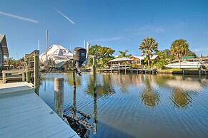 Boat Dock & Porch: Riverfront Retreat in Homosassa