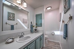 Boat Dock & Porch: Riverfront Retreat in Homosassa