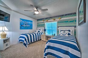 Boat Dock & Porch: Riverfront Retreat in Homosassa