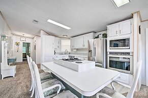 Boat Dock & Porch: Riverfront Retreat in Homosassa