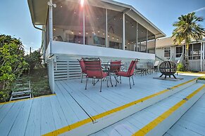 Boat Dock & Porch: Riverfront Retreat in Homosassa