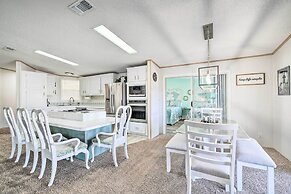 Boat Dock & Porch: Riverfront Retreat in Homosassa