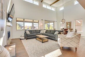 Furnished Deck & Hot Tub: Chic Granby Home!