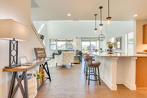 Furnished Deck & Hot Tub: Chic Granby Home!