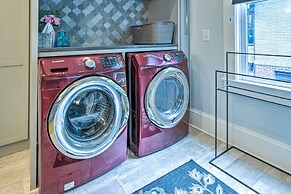 Elegant Raleigh Home w/ Porch, Walk Downtown!