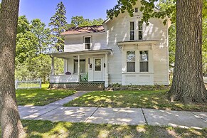 Family-friendly Menomonie Retreat: Walk to Town!