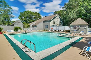 5 Mi to Mashpee Commons: Coastal Mashpee Condo