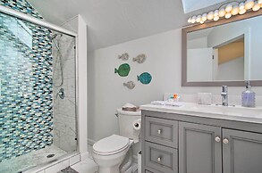 5 Mi to Mashpee Commons: Coastal Mashpee Condo