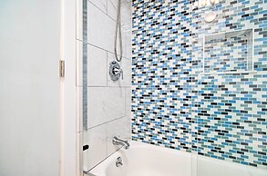 5 Mi to Mashpee Commons: Coastal Mashpee Condo