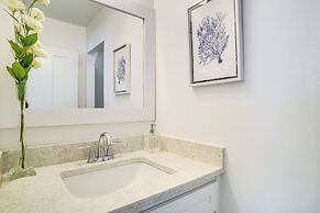 Airy Nantucket Escape in Historic Downtown!