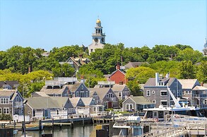 Airy Nantucket Escape in Historic Downtown!