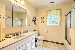 Granby Home w/ Deck < 1/2 Mi to Aldrich Lake!