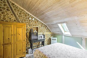 Quaint Sister Bay Studio w/ Large Backyard!