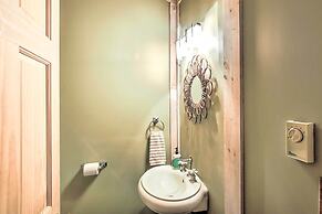 Quaint Sister Bay Studio w/ Large Backyard!