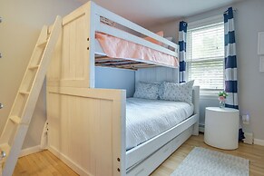 Dennis Retreat: 4 Mi to Mayflower Beach!