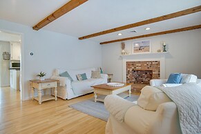 Dennis Retreat: 4 Mi to Mayflower Beach!