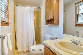 Dennis Retreat: 4 Mi to Mayflower Beach!