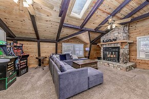 Rustic Ruidoso Log Cabin With Hot Tub & Deck!
