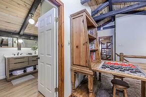 Rustic Ruidoso Log Cabin With Hot Tub & Deck!