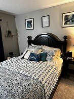 Glamorous 2B2BA with patio views and gym