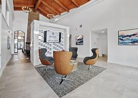 Glamorous 2B2BA with patio views and gym