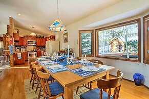 1 Mi to Peak 7: Home w/ Hot Tub in Breckenridge!