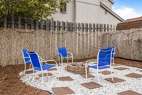 Updated Townhome: Near Airport & Shopping!