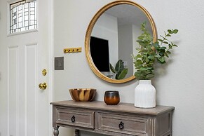 Updated Townhome: Near Airport & Shopping!