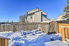 Updated Townhome: Near Airport & Shopping!