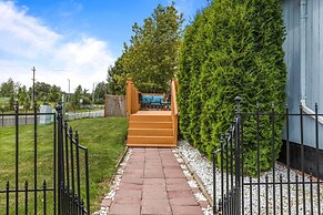 Updated Townhome: Near Airport & Shopping!