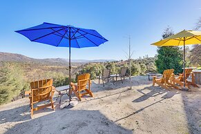 28 Mi to Yosemite: Lovely Mtn Cottage w/ Fire Pit!