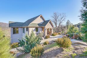 28 Mi to Yosemite: Lovely Mtn Cottage w/ Fire Pit!