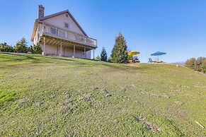 28 Mi to Yosemite: Lovely Mtn Cottage w/ Fire Pit!