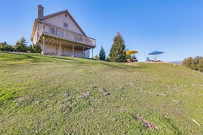 28 Mi to Yosemite: Lovely Mtn Cottage w/ Deck!