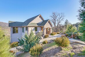 28 Mi to Yosemite: Lovely Mtn Cottage w/ Deck!