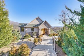 28 Mi to Yosemite: Lovely Mtn Cottage w/ Fire Pit!