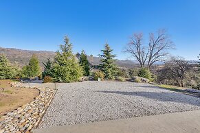 28 Mi to Yosemite: Lovely Mtn Cottage w/ Fire Pit!