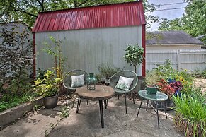 2 Mi to Oaklawn Casino: Home w/ Peaceful Yard!