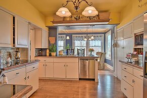 2 Mi to Oaklawn Casino: Home w/ Peaceful Yard!