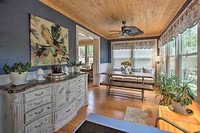 2 Mi to Oaklawn Casino: Home w/ Peaceful Yard!