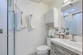 Cozy Avon Condo w/ Grill: Walk to Ski Shuttle