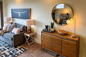 Walkable Park Mountain Getaway: Hot Tub & Views!