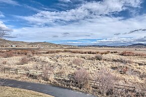 Walkable Park Mountain Getaway: Hot Tub & Views!